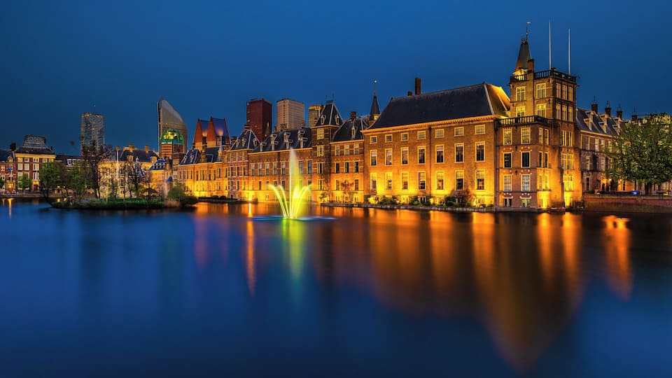 During the blue hour the The Hague Binnenhof buildings reflect in the Hofvijver and create great photo opportunities.