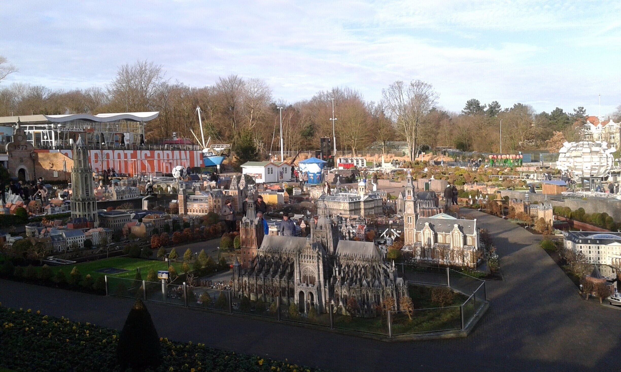 Around the Netherlands in 2 hours! Madurodam brings together the best Netherlands monuments in miniature masterpieces, matched by interactive crash courses on local culture. :) #familyfun #kidfriendly #travelandleisure