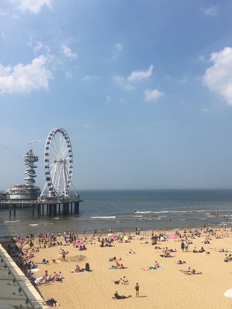 When termometers go over 25 celsius...the Dutch run to the beach! #LifeatExpedia