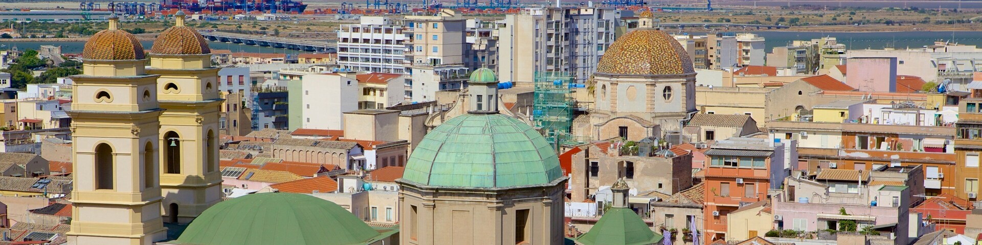 Cagliari showing a city