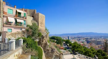 Cagliari mettant en vedette ville