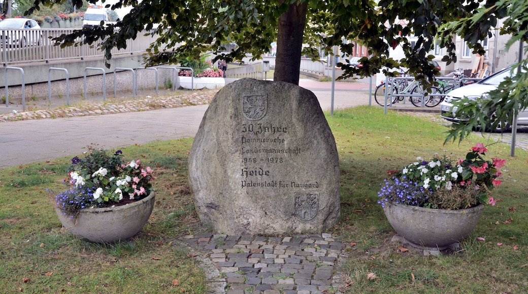 Das Vertriebenendenkmal in Heide.
