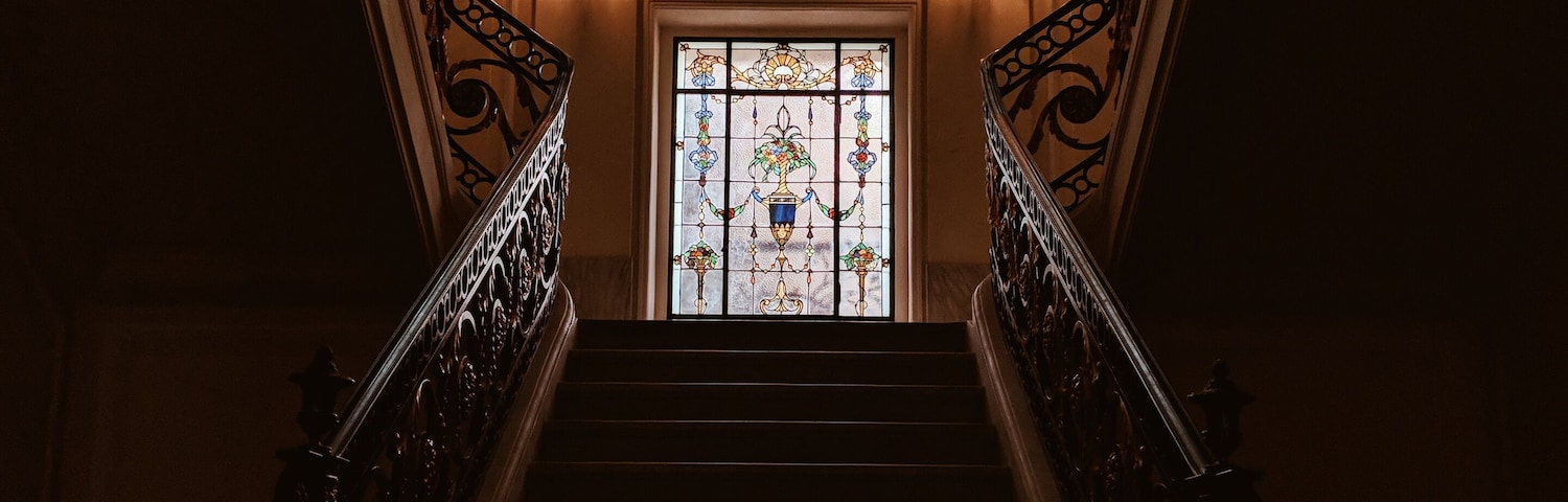 #History
Designed by Italian architect with a beautiful, classic European style, the palace was built in 1907 by the Nile River in Zamalek for Princess Aisha Fahmy. It was fully restored and opened to the public two years ago.