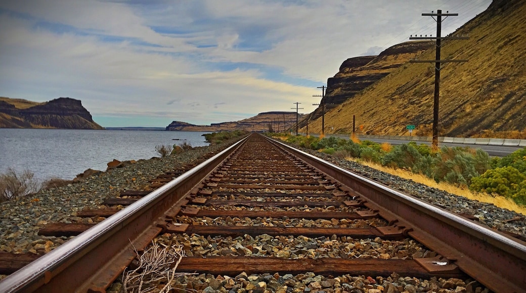 Train tracks along the Columbia River on the Washington and Oregon state line.
