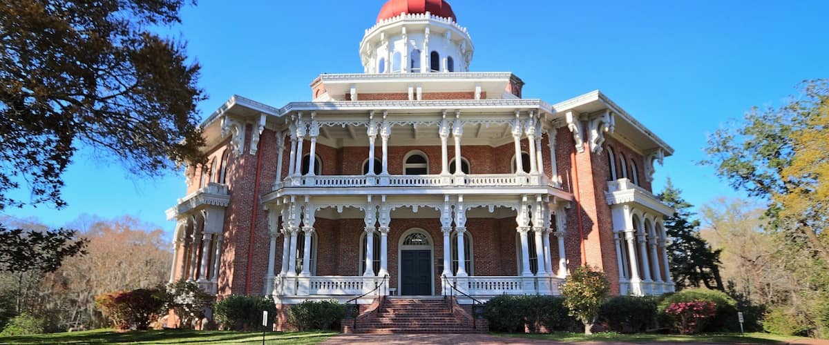 Not the most spectacular photo but a very spectacular building and story.
This 150-year-old house was never completed. The exterior incredibly magnificent but step inside and the top four floors… Or still in the same condition as when the craftsman left in 1865. Well worth the stop!