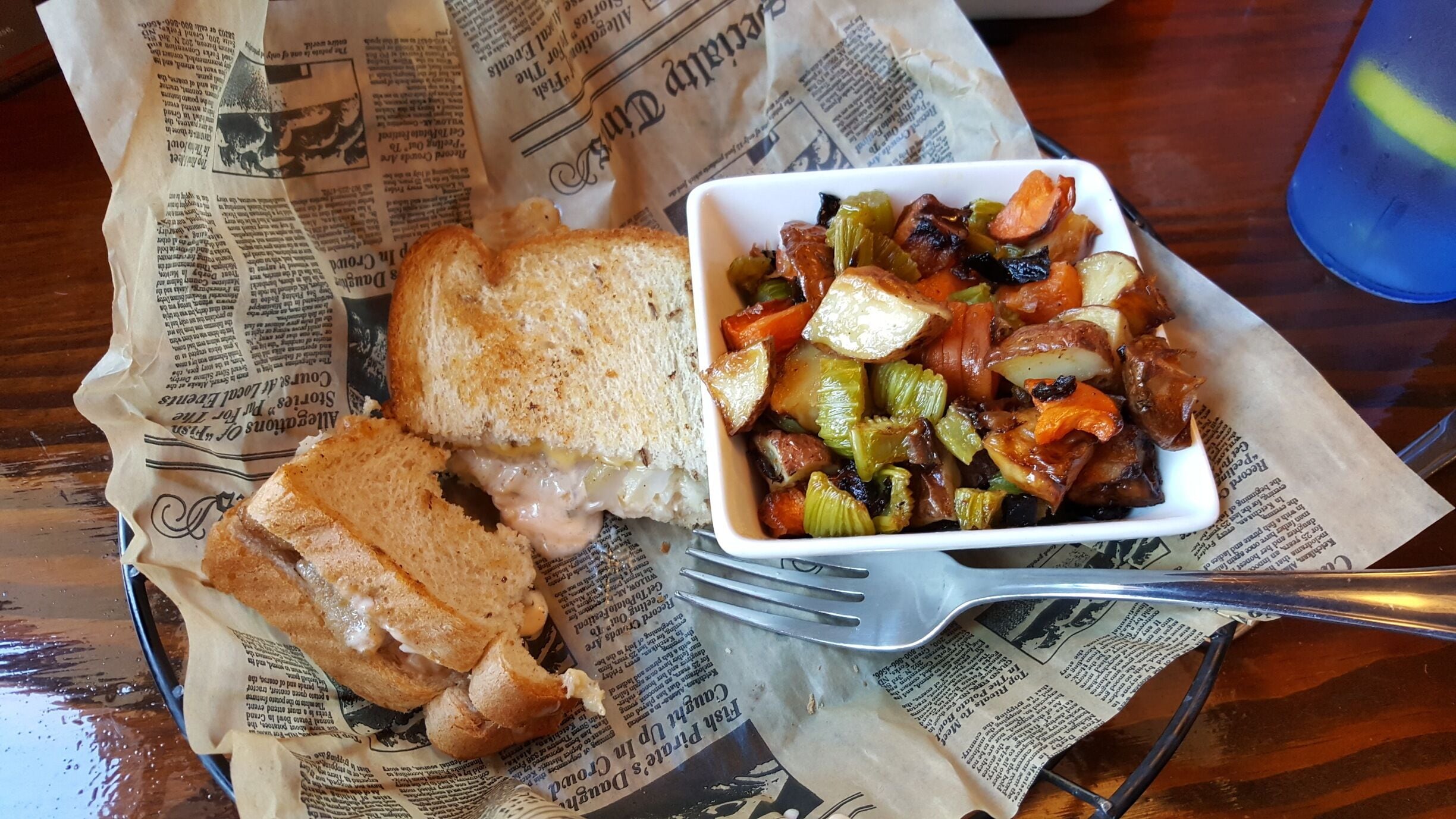 Great pub restaurant in Roscoe Village. Walleye Reuben with roasted root vegetables was delicious. 