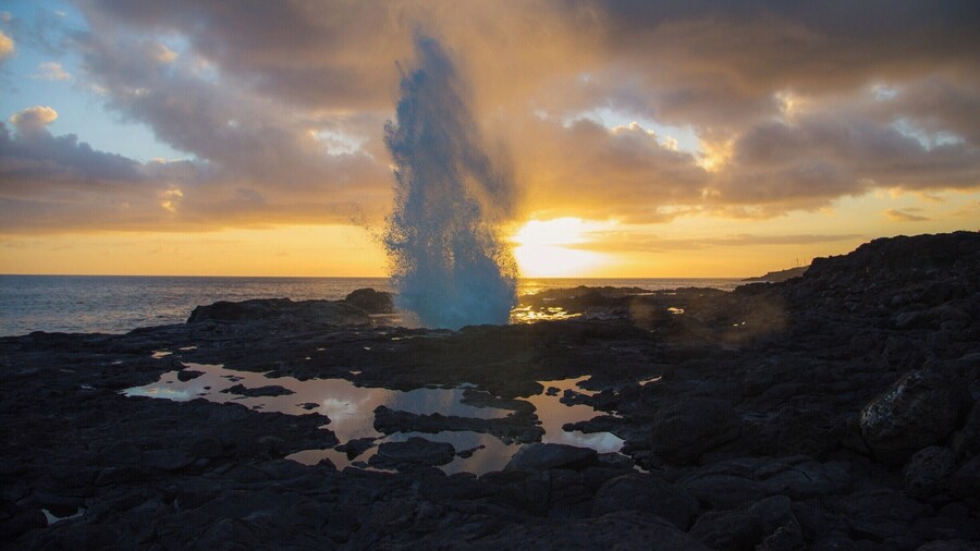 I would recommend visiting right before sunset. Watching the sunset and the reflection while listening to the waves, the blowhole, and the occasional rooster is super relaxing. It's fun standing right next to the blowhole and waiting for the water to spray out. I believe there are signs against going past the fences but a lot of people ignore it...
We visited in January and would definitely recommend visiting it!