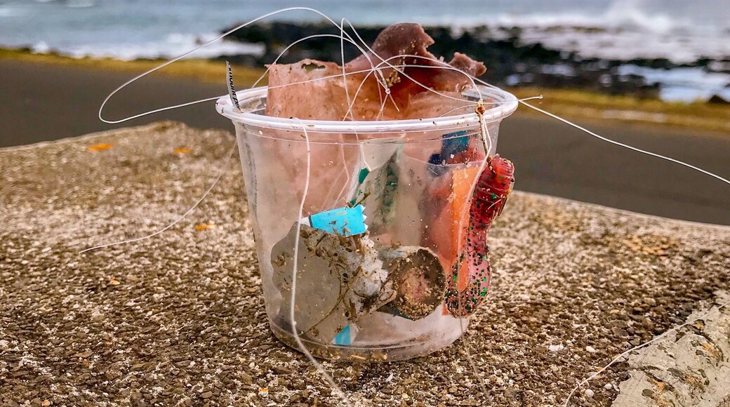 Find it, fill it @ Brennecke’s Beach, Kaua’i. Please, always leave it cleaner than you found it. #TroverRT #stoplittering #kauai