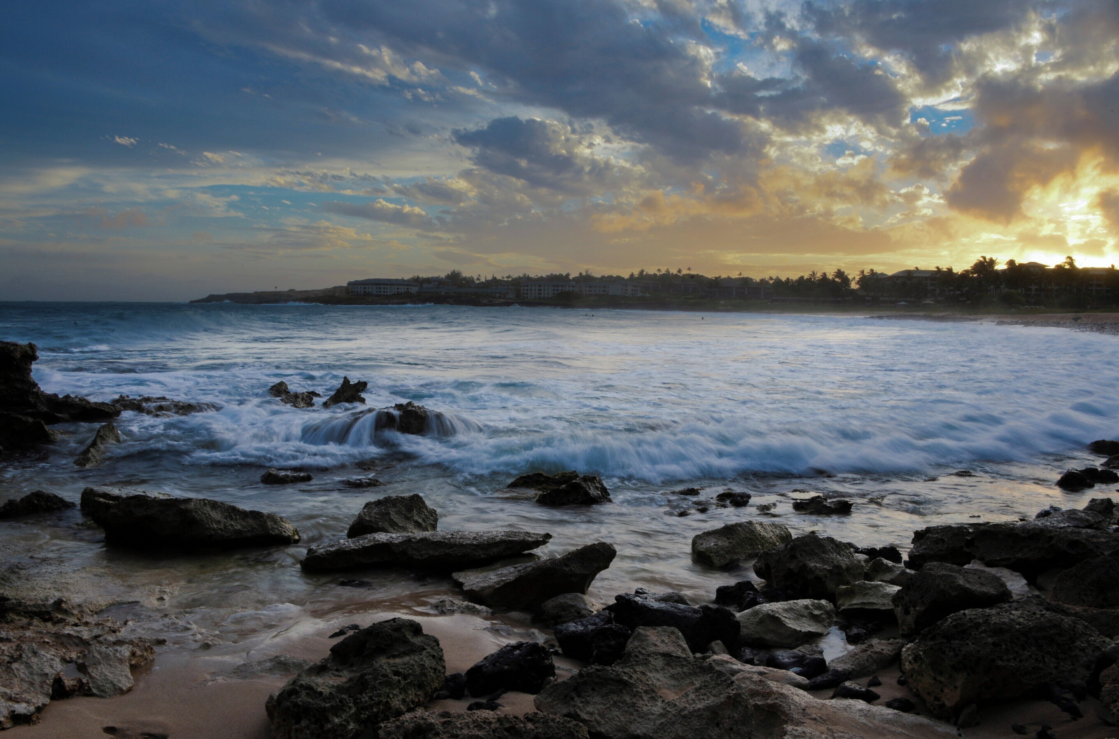 Shipwreck Beach is a great place to stay while visiting Kauai, it's a beach with great sand, big waves and fantastic sunsets.
#LifeAtExpedia