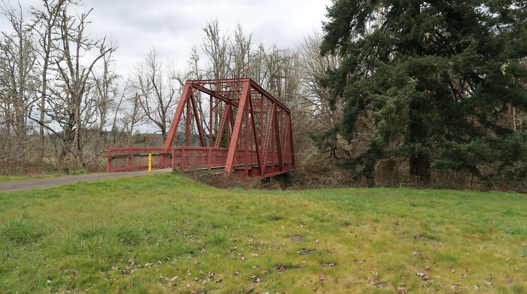 Bridge over Water | Row River Trail Oregon