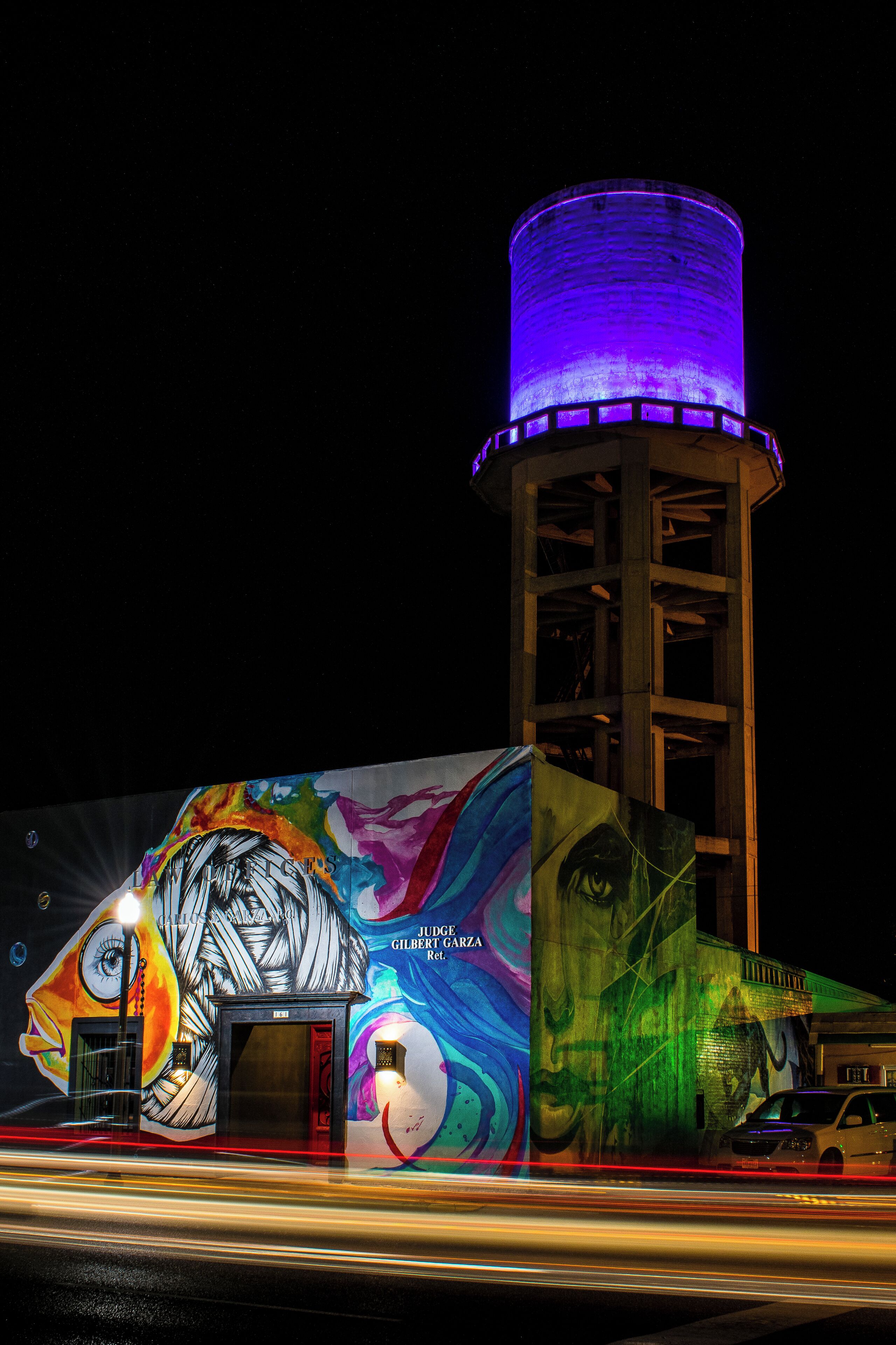 Beautiful colors and contrast!  #Weslaco #RGV #WaterTower #ElTinaco #Nikon #D3400 #NikonD3400 #NikonPhotography #LongExposurePhotography #NightPhotography 