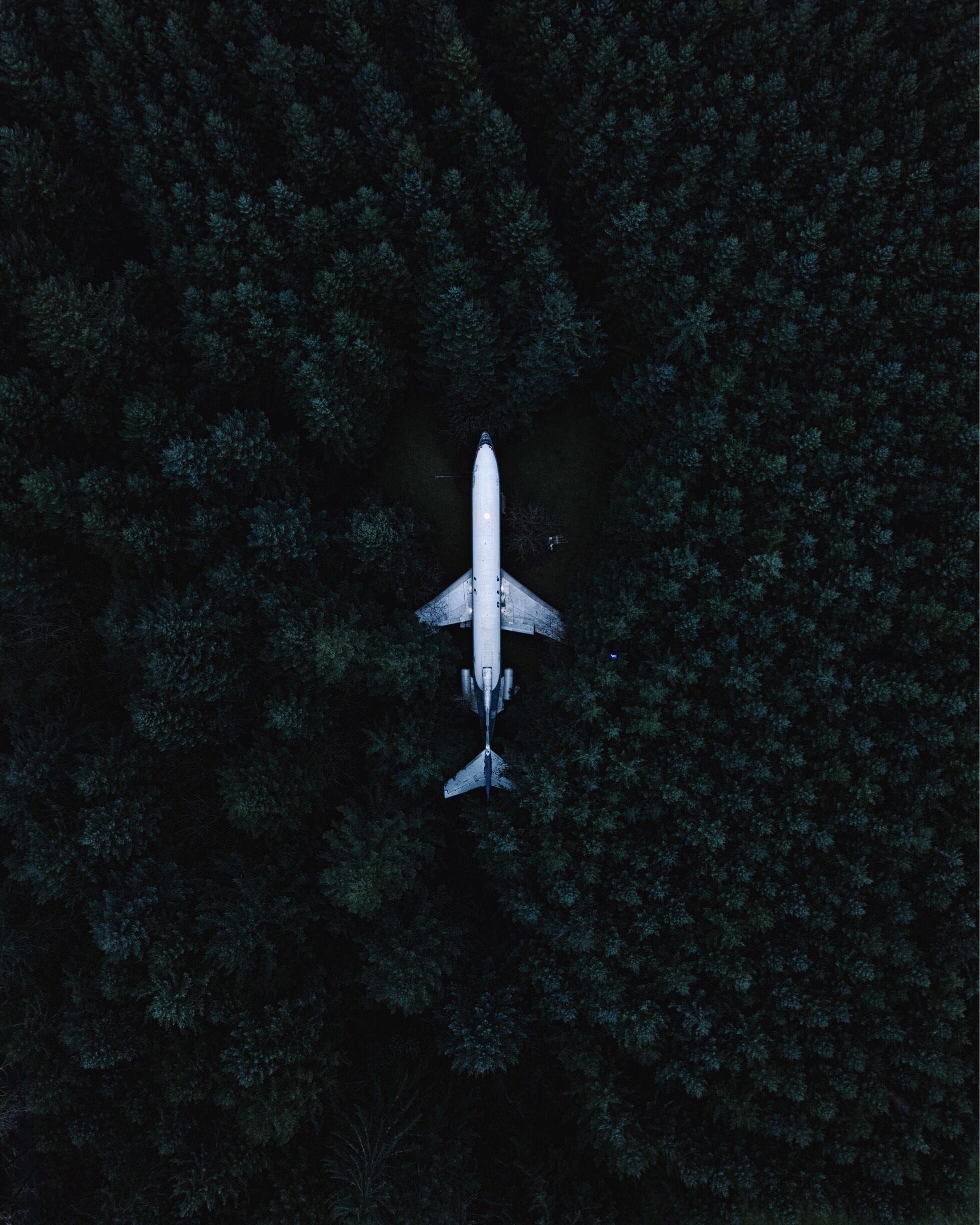 Would you live in this retired Boeing 727 airplane home in the woods? ✈️ (I would!)