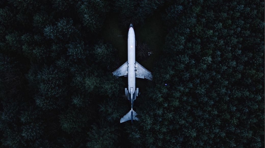 Would you live in this retired Boeing 727 airplane home in the woods? ✈️ (I would!)