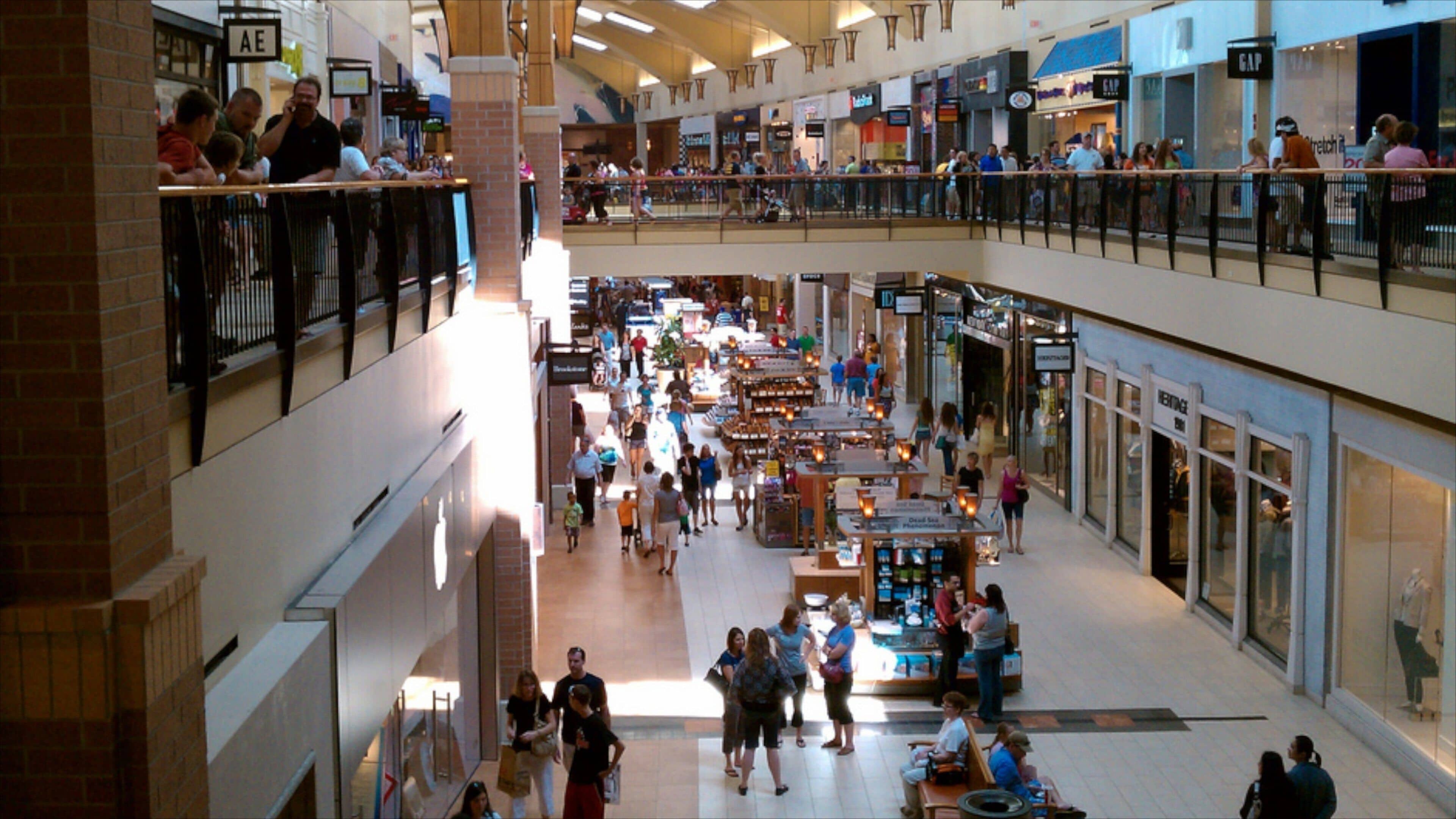 West Des Moines featuring shopping and interior views as well as a large group of people