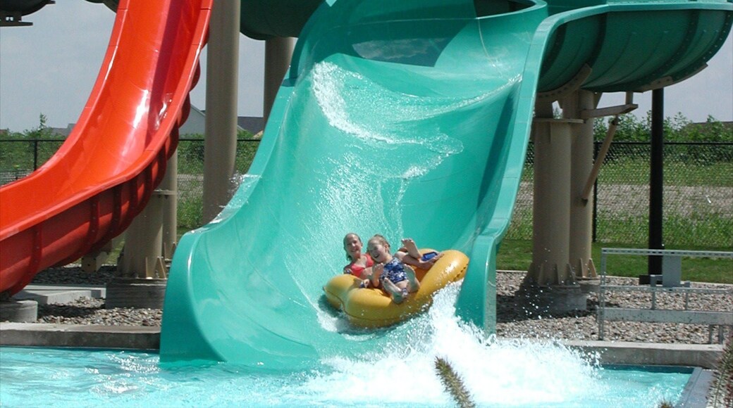 West Des Moines showing a water park and a pool as well as children