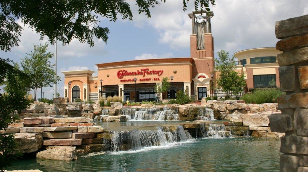 West Des Moines which includes a cascade and signage