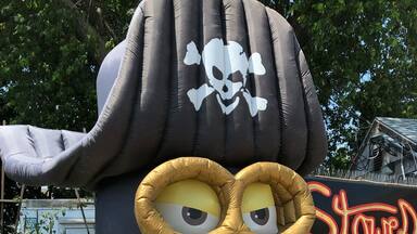 Across from the beach, Stowe’s Seafood has an awesome eclectic indoor/outdoor restaurant with fresh seafood. Had the fried haddock, lobster roll, seafood chili and steamers. Next time, I’ll have to try grilled cheese and lobster.