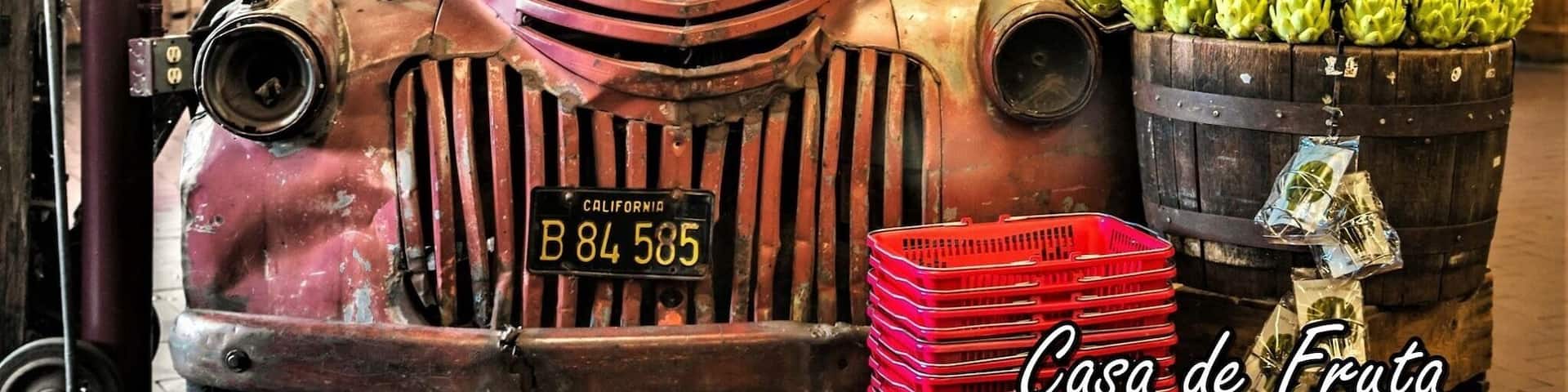 I loved this neat little market!! So much yummy stuff to eat! Way kool set up!!