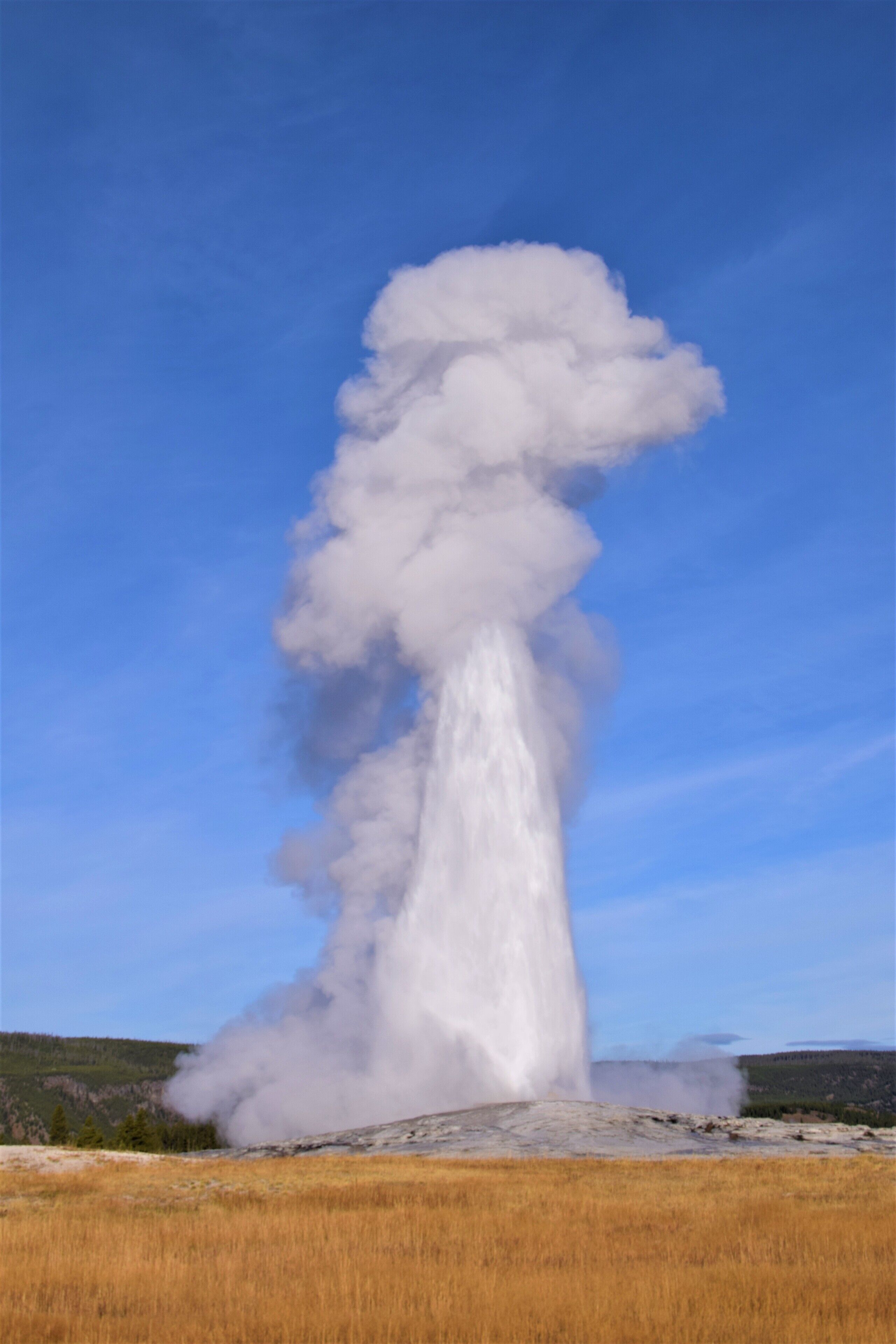 Old Faithful erupting

#greatoutdoors