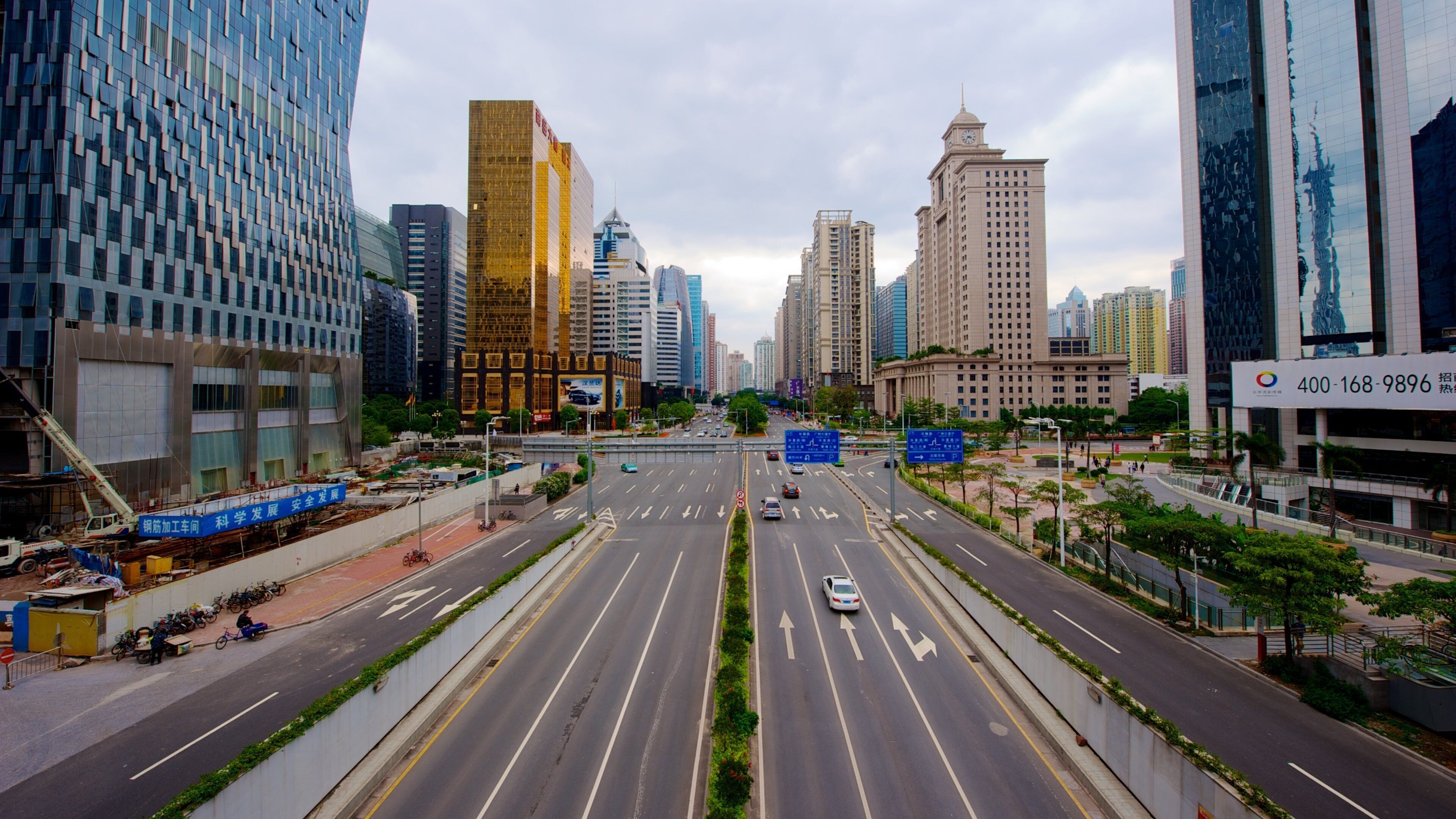 Cantón ofreciendo escenas urbanas, un edificio de gran altura y una ciudad