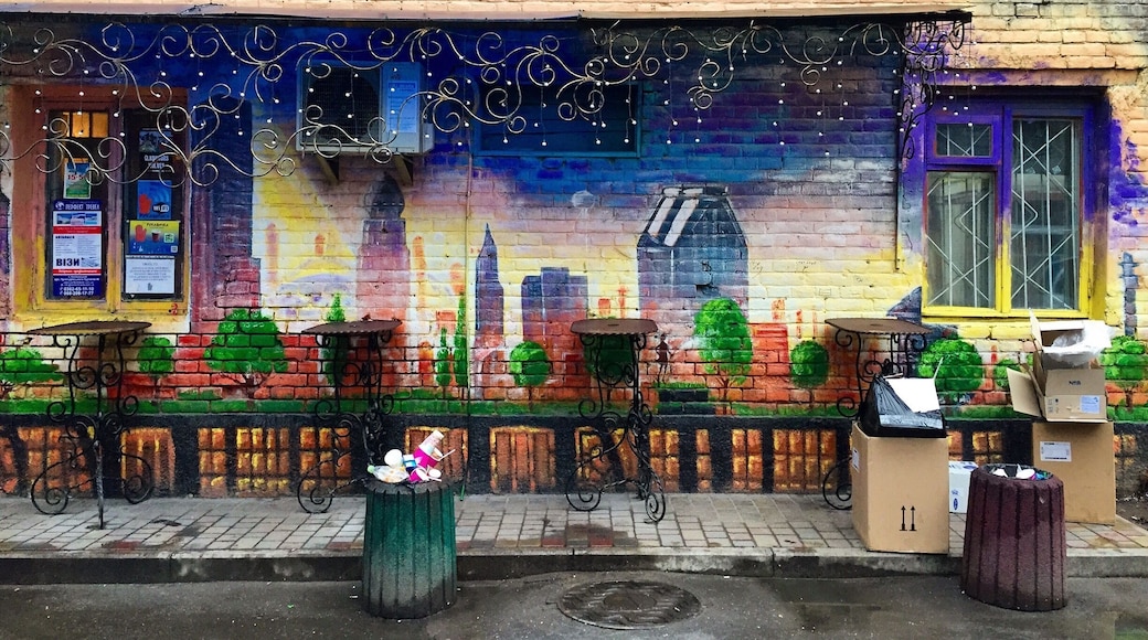 It would be a much better photo of the rubbish bins weren't in the way.