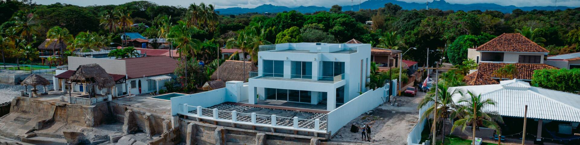 fotos de drones de los chorros de ola en cocle panamá