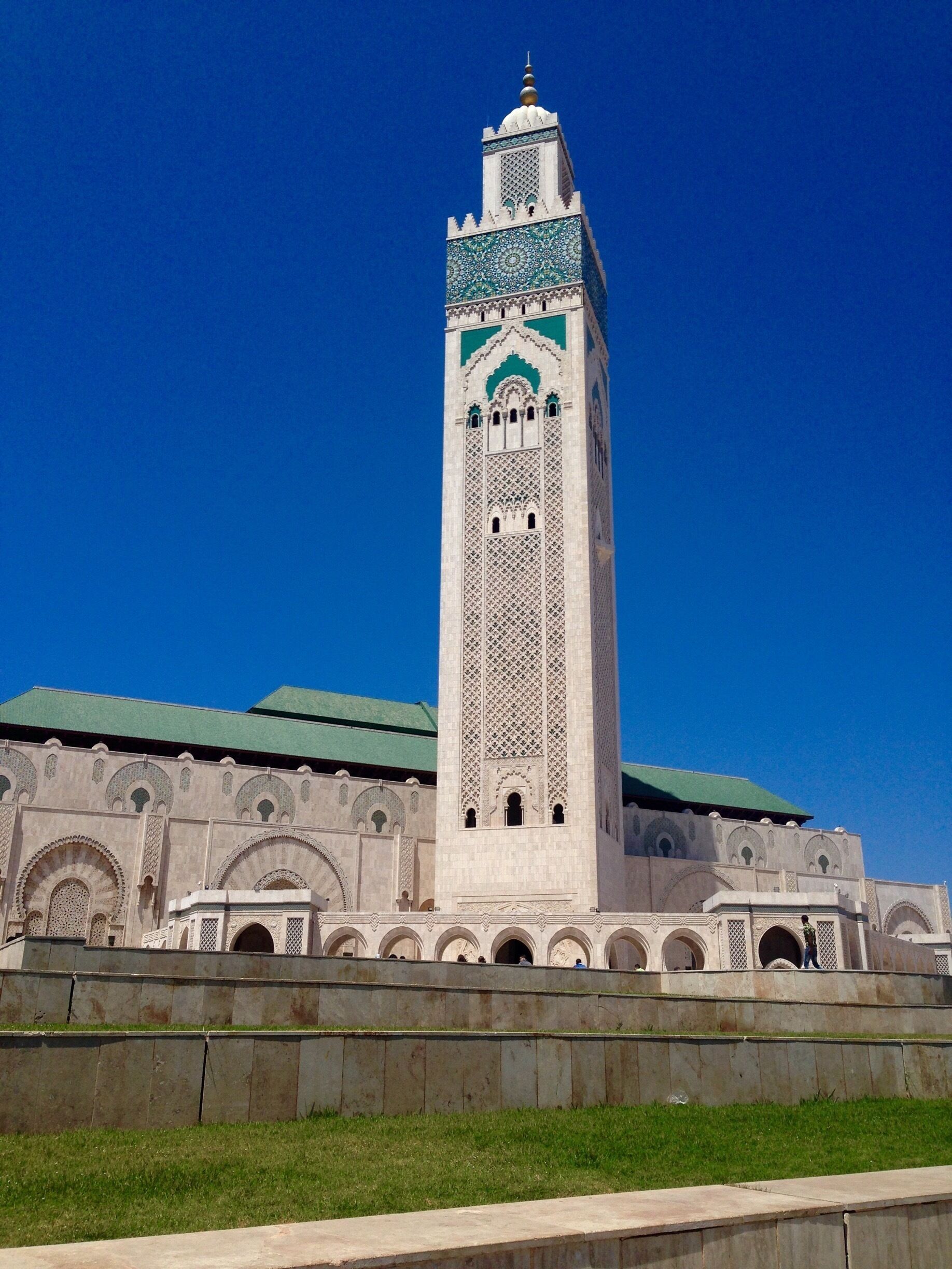 One of the largest and prettiest mosques I had visited up to that moment in my life. The Hassan II mosque in Casablanca was gorgeous and the #blue sky helped make the day even more special. 