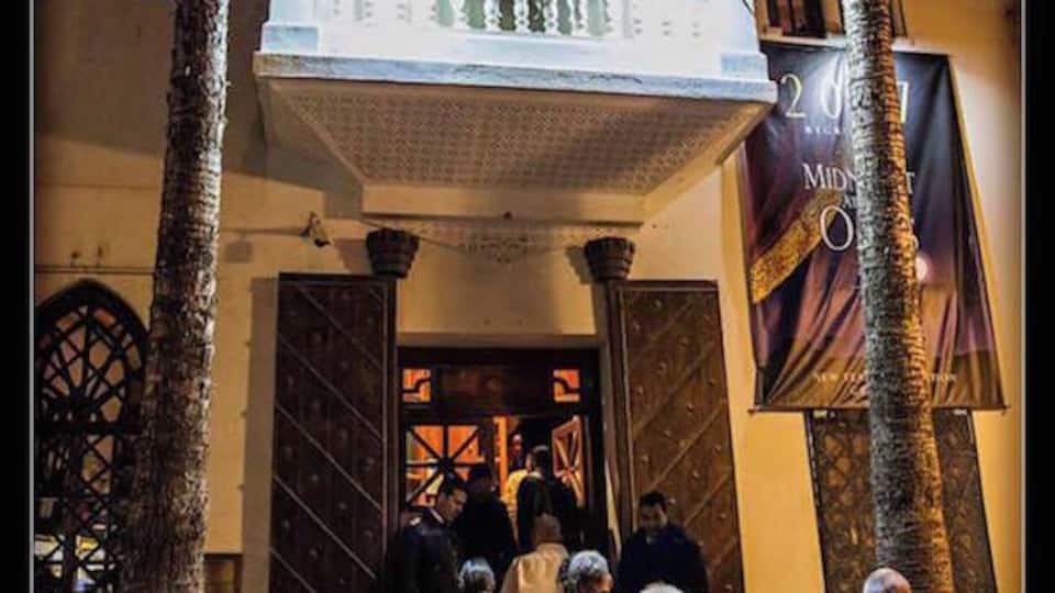 The restaurant inspired by the film "Casablanca" which was actually shot on a sound stage in the US.
All I can remember is the white tablecloth, and the Coca-Cola, poured from small glass bottles into tumblers filled with ice, each garnished with a wedge of lime.
https://davenotravels.blog