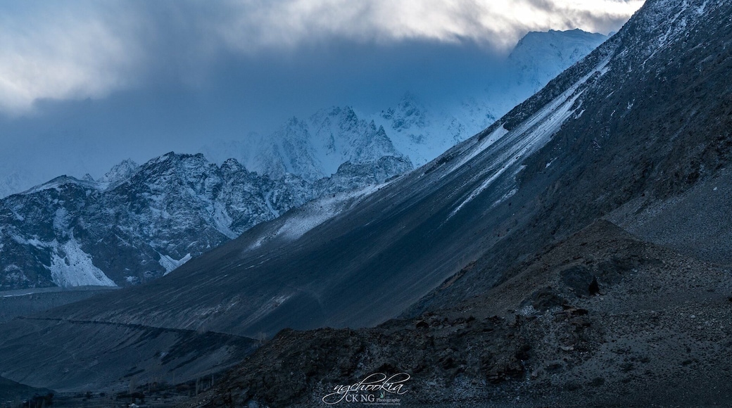 Unpredictable风云莫测 II Passu Glacier Pakistan
人最害怕的是无常变化,要学习适应环境的变化和变化中另谋创新,并不是停留在变化的痛苦中。