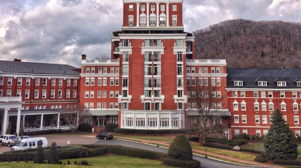 Beautiful resort and the staff are all professional and helpful. There's not much to do in the town. Most of the activities are part of the resort (golfing, shooting range). Be prepared to spend a lot of money!