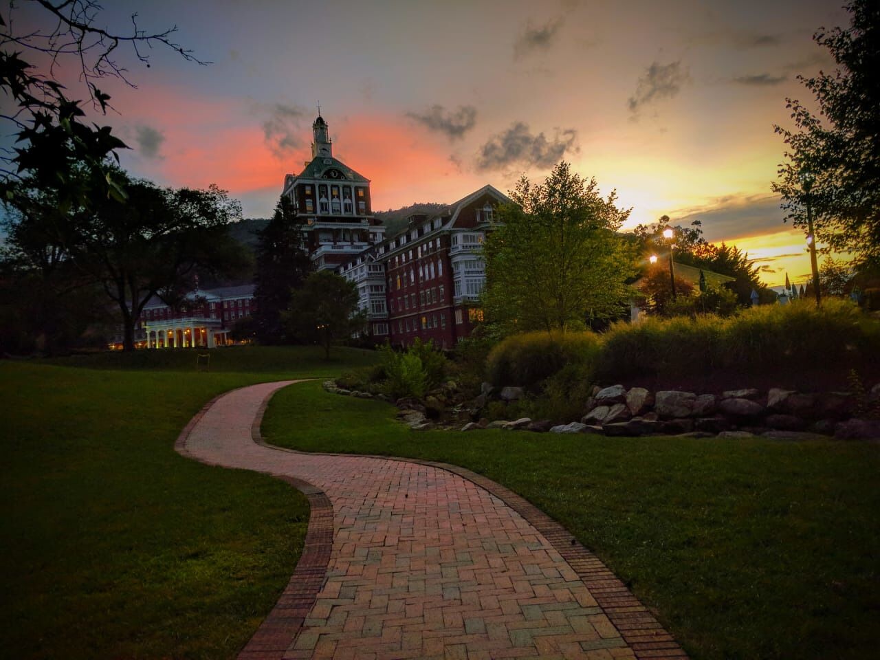 One of the best Hotels to spend your vacation at.
This place is a heritage on site.❤