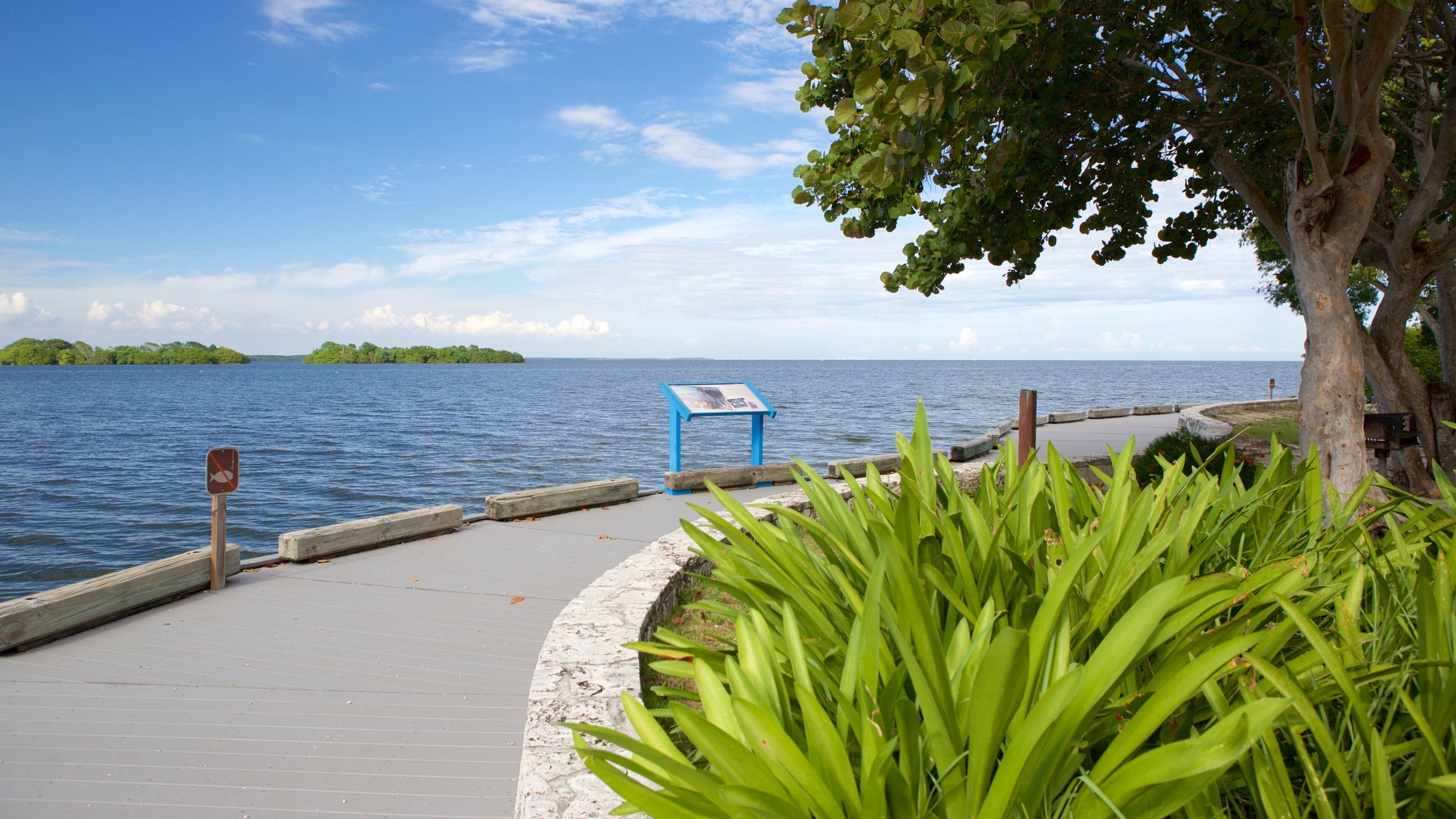 Homestead which includes general coastal views