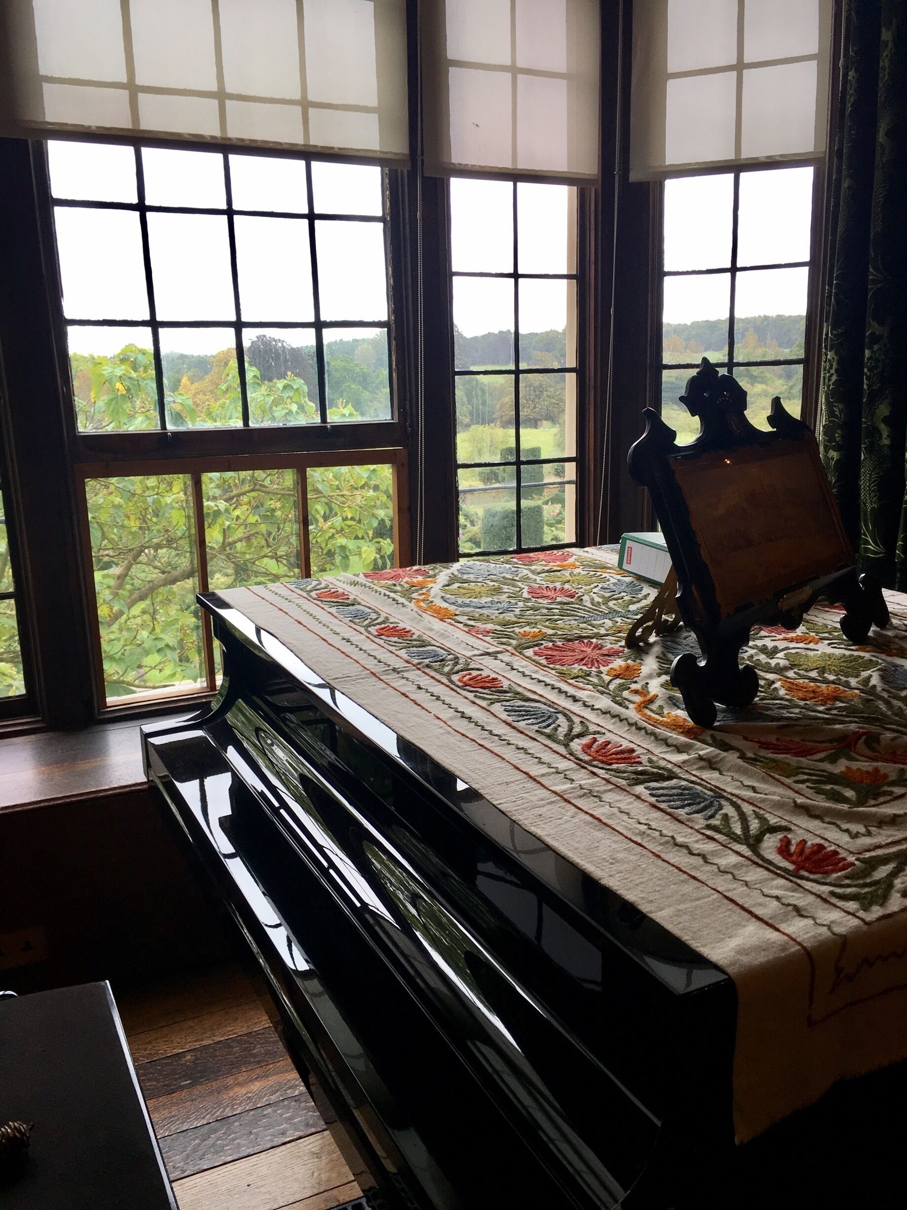 one of the many beautiful rooms in Hatfield House ❤️
