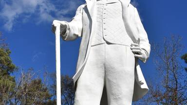 I have passed by this numerous times going to and from Dallas to Houston. Quick stop free you just have to sign a book!