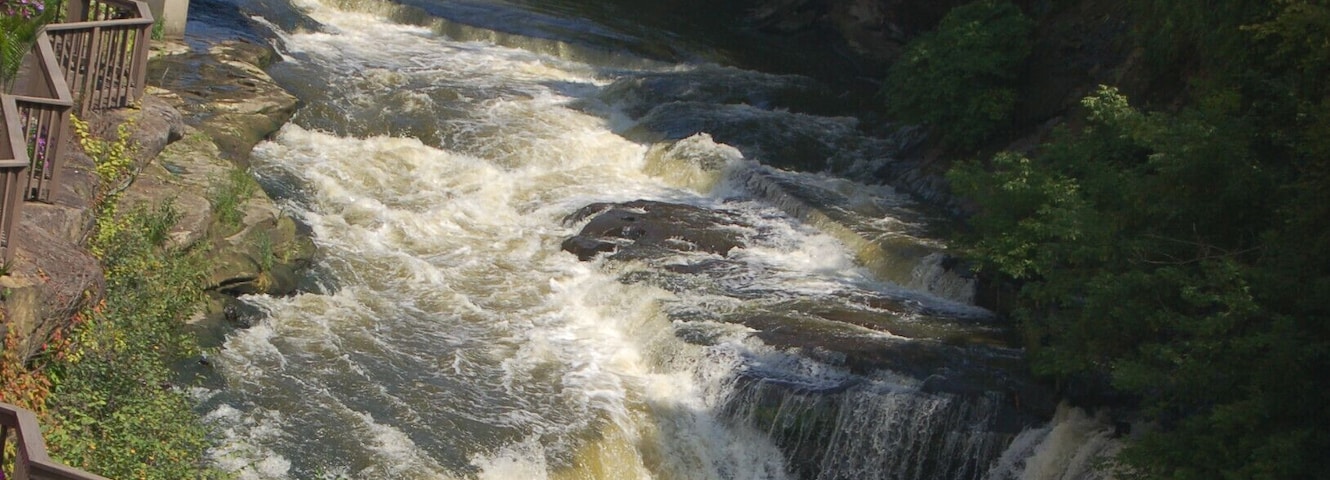 Sheraton Suites, Cuyahoga Falls, OH - Aug 2014 - Photo by Richard Geul III.