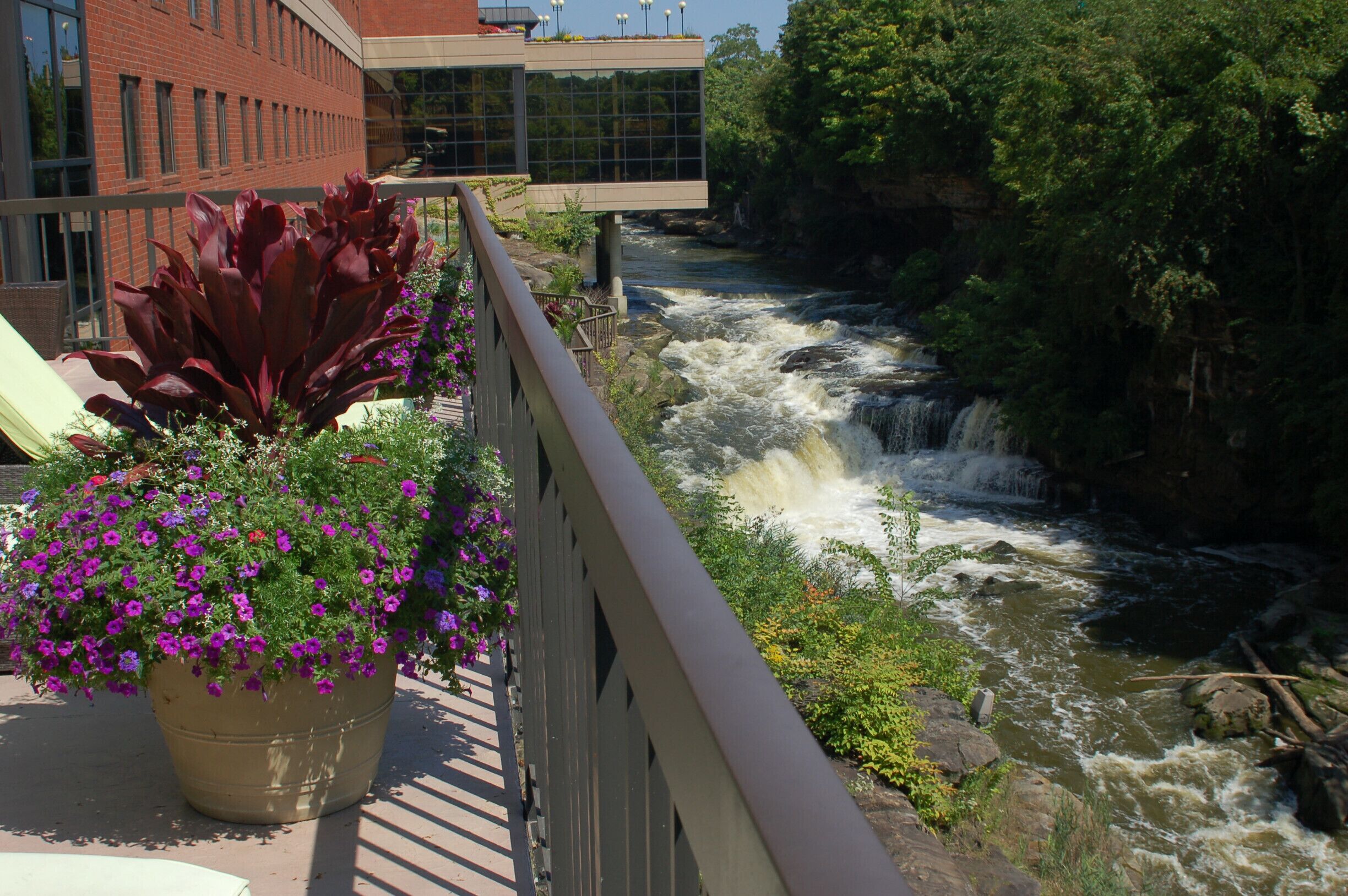 Sheraton Suites, Cuyahoga Falls, OH Aug 2014 - Photo by Richard Geul III.