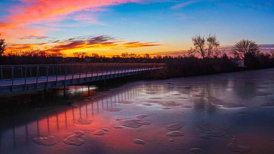 Beautiful Kansas sunrise in Winter Pracht wetlands park in Wichita Kansas frozen
