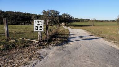 Speed limit at a country road in Florida!
#LikeALocal #OnTheRoad