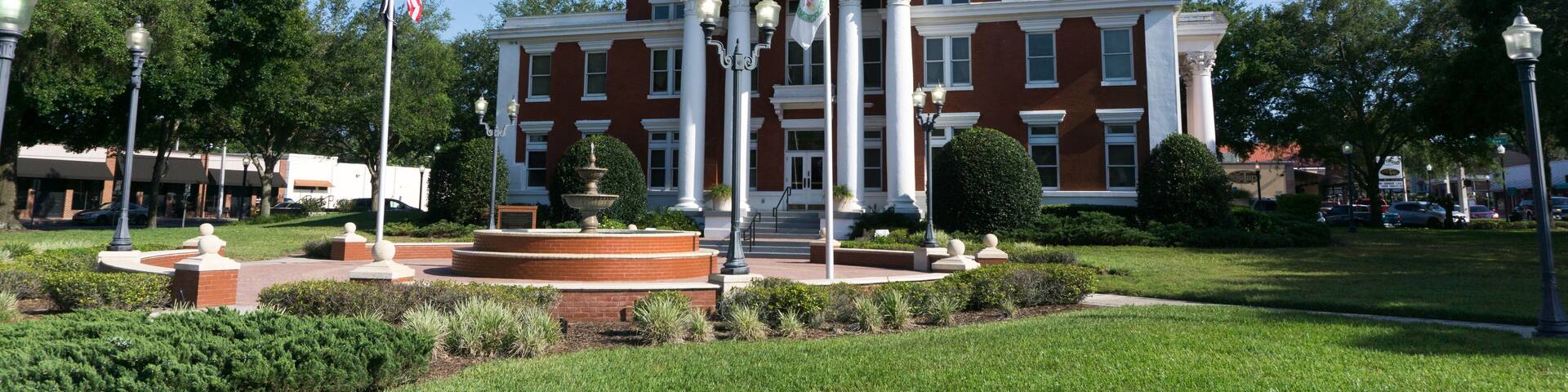 Dade City Government Building