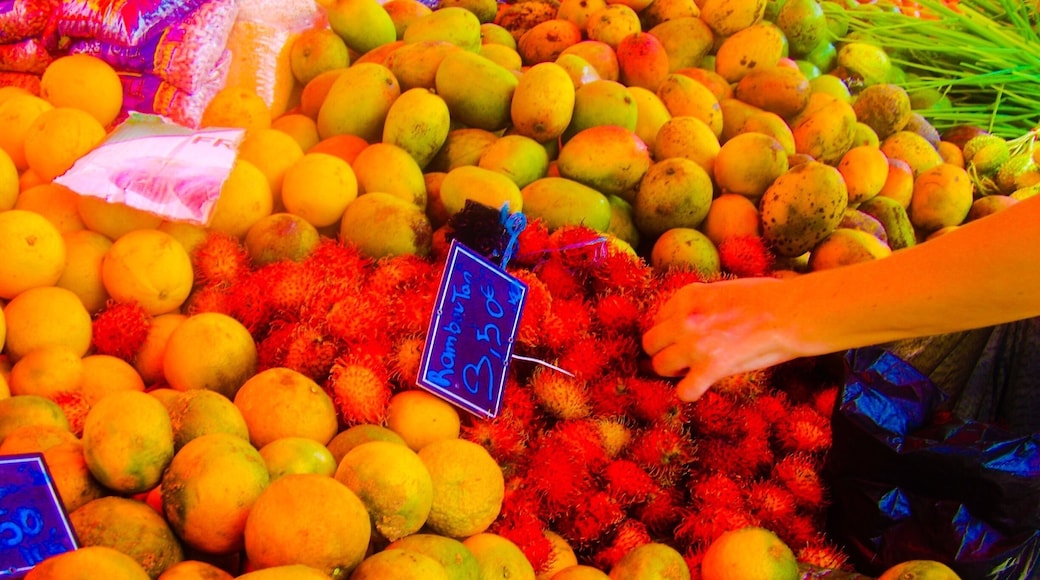 Fruits in French Guiana are bigger than the ones we know in Europe