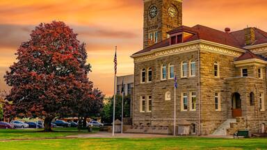 The county courthouse in Dallas Oregon