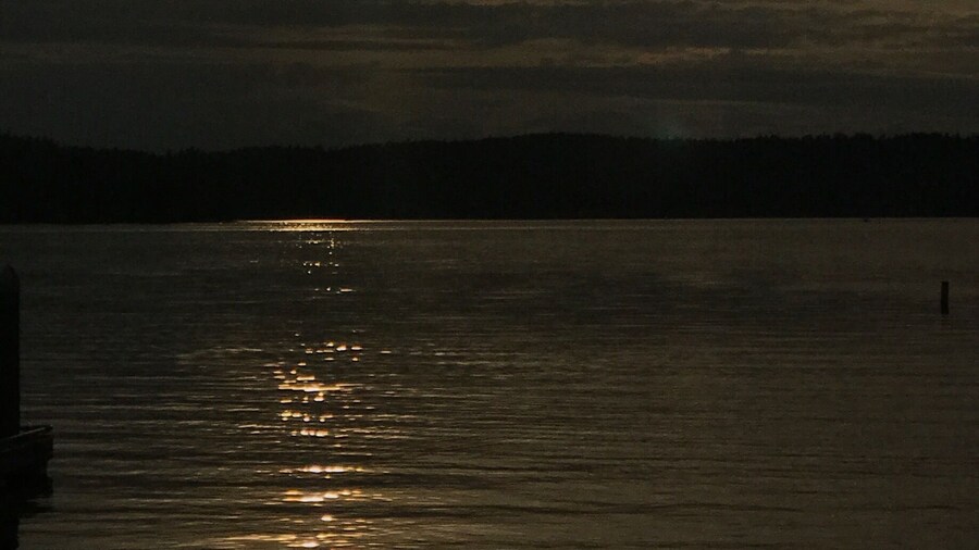 Sunset on Sammamish Lake !