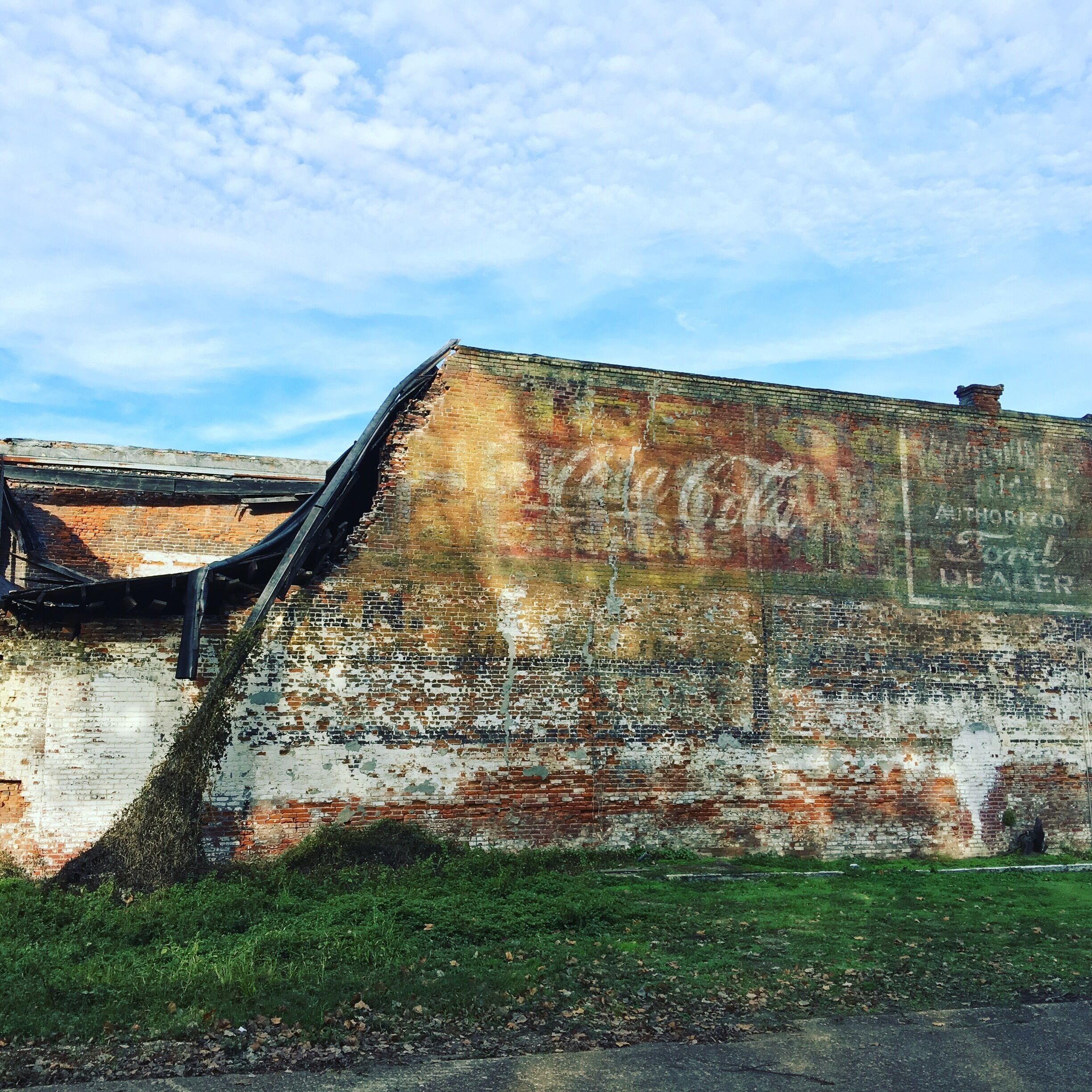 An old collating building in Yazoo City, Mississippi with Coca-Cola and Ford advertising.  