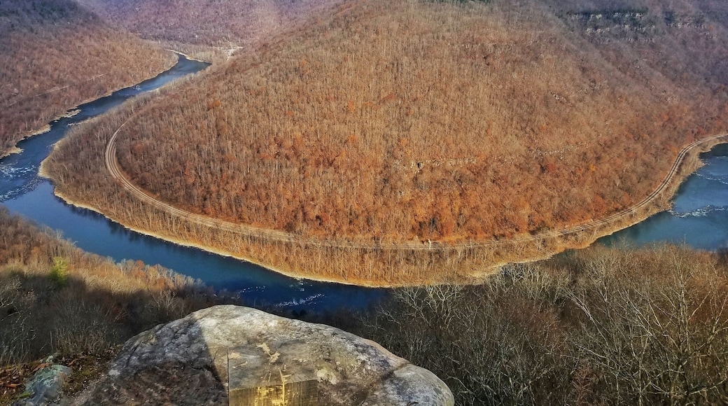 Grandview Wv. Beautiful overlook. Nice short hike with cool views.