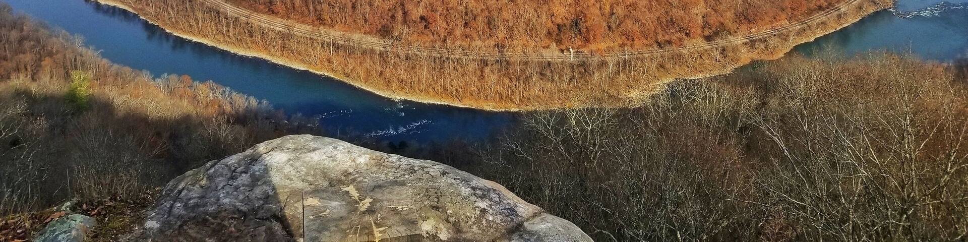 Grandview Wv. Beautiful overlook. Nice short hike with cool views.