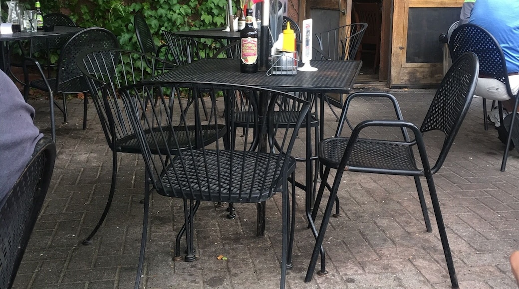 One of my favorite places to eat. Love being able to sit outside and to enjoy the weather. ☀️