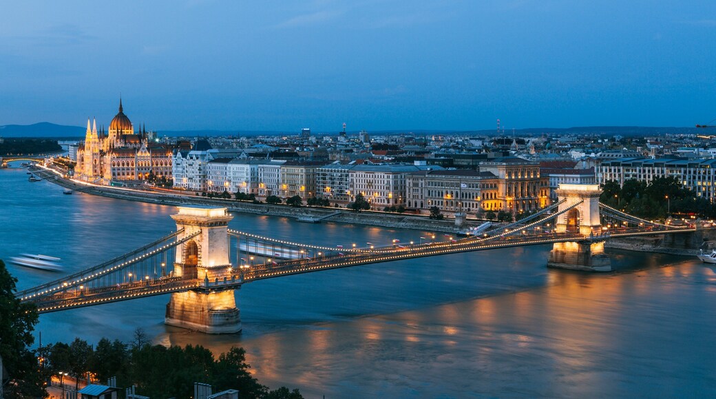 Szechenyi Chain Bridge which includes night scenes, a city and a bridge