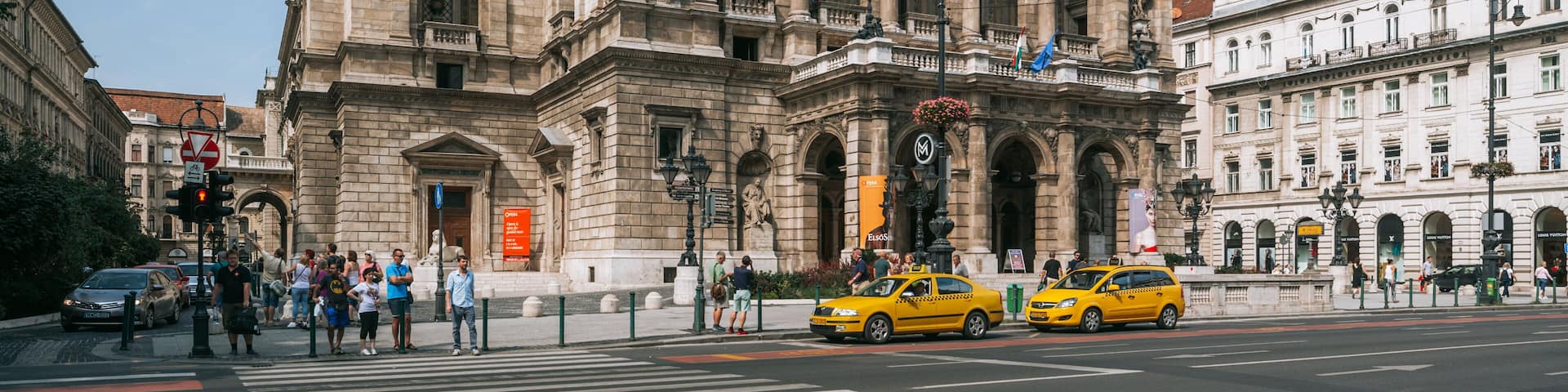 Budapest showing theatre scenes, a city and heritage architecture