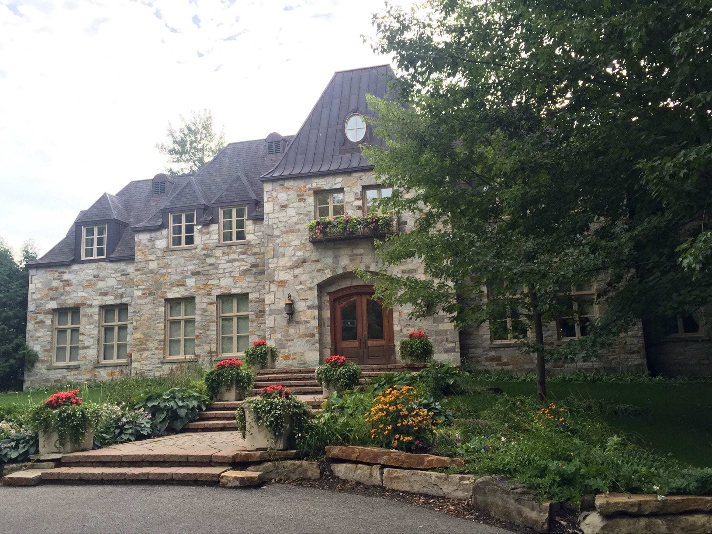 Beautiful castle in Laval, Québec 😍😍😍
