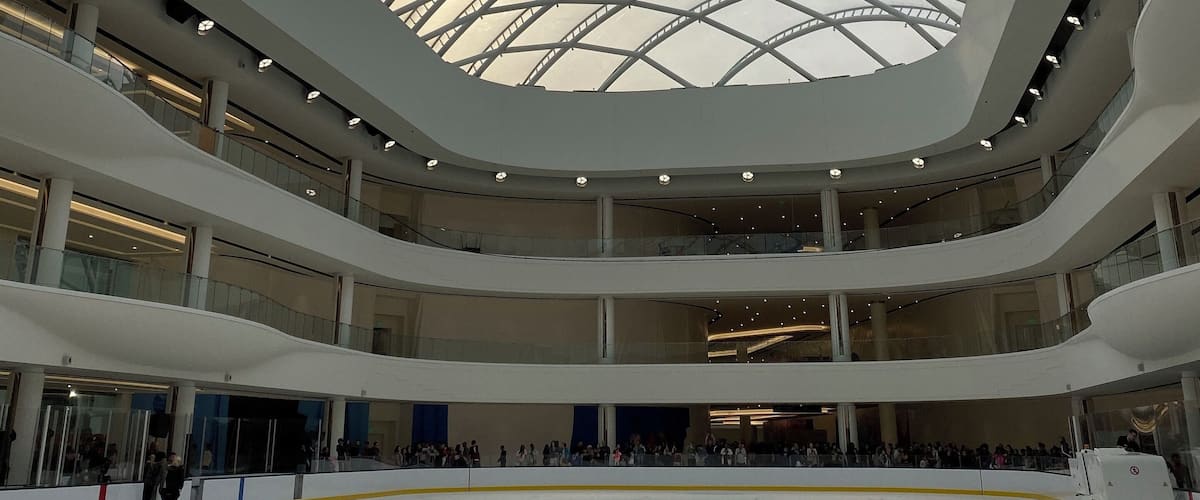 Brand New Rink ahhhh the cold crisp air in the middle of the mall.